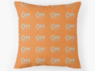 #5_romantique1classique_Manon Miserany©️coussin-logo